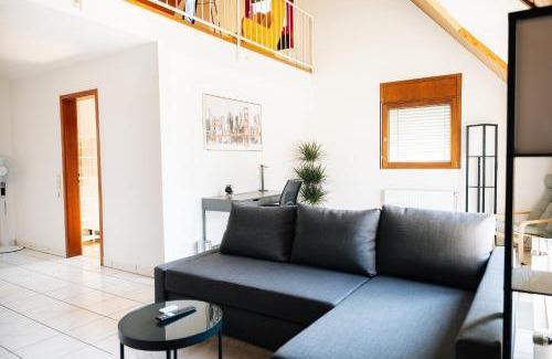 Bernhausen Apartment | Grosse Galerie-Wohnung Airport Messe Stuttgart - Balkon - Parkplatz