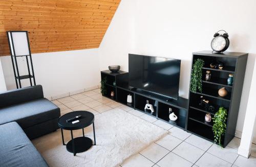Bernhausen Apartment | Grosse Galerie-Wohnung Airport Messe Stuttgart - Balkon - Parkplatz