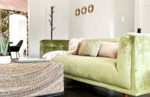 Grosse Pointe Apartment | Grosse Pointe Retreat | 3BR, Sleeps 8 & Relaxing