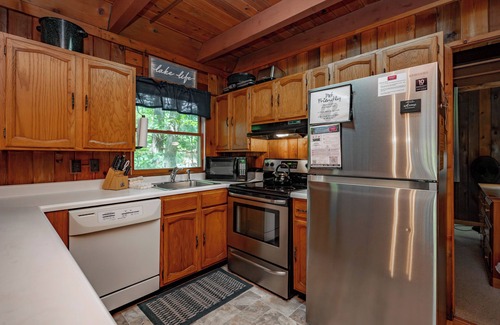 Sky Valley House | Grossi's Geschenk: Lake Access, Dogs Welcome, Dock Slip, Hot Tub, Fireplace!