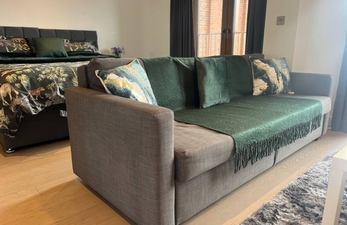 St Albans Apartment | Grosvenor Rd Studio - Sleeps 4, Pet Friendly, WiFi