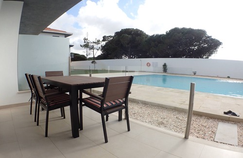 Sao Martinho do Porto Apartment | Ground floor apartment, perfect for couple with small children, large swimming pool