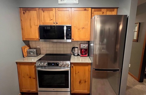 Silver Star Mountain Condo | Ground Floor large Corner Condo - 2 queen beds, Ski in/out, pet-friendly