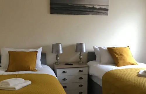Clacton-on-Sea Apartment | Ground floor 2 Bedroom Apartment, Free Parking Space & access onto the garden