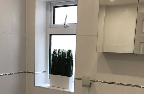 Clacton-on-Sea Apartment | Ground floor 2 Bedroom Apartment, Free Parking Space & access onto the garden