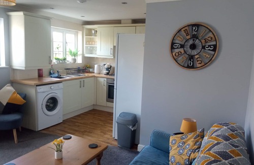 Bodmin Apartment | Ground Floor 2-beds Apt, Sleeps 4 With Parking