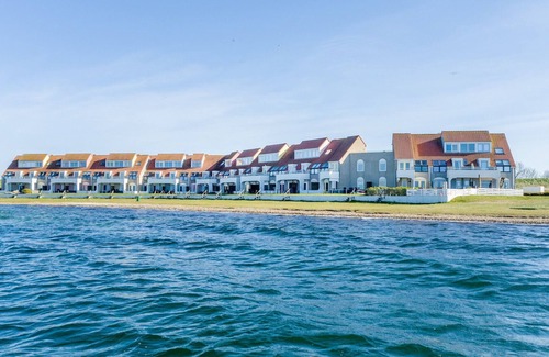 Brouwershaven Cottage | Ground floor 4-person apartment at the lake