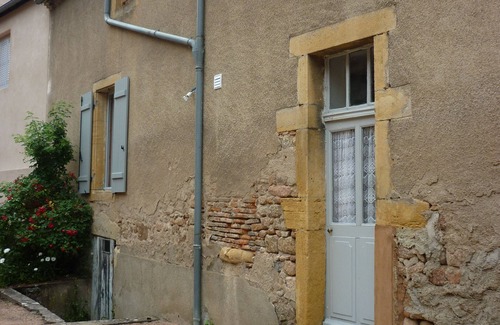 Issy-l'Eveque Apartment | Ground floor apartment for 4 people