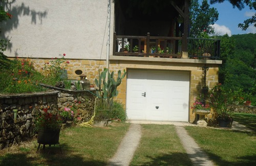 Saint-Cyprien Apartment | Ground floor apartment in a house with private entrance, peaceful