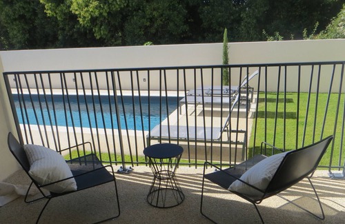 Malaucene Apartment | Ground floor apartment with direct access to garden, garden and swimming pool