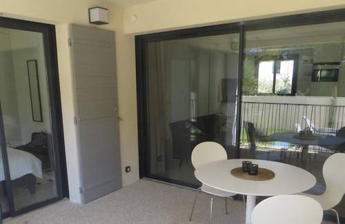 Malaucene Apartment | Ground floor apartment with direct access to garden, garden and swimming pool