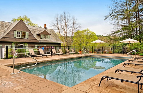Proctorsville House | Ground-floor apartment with pool, hot tub, tennis & gym access - near skiing