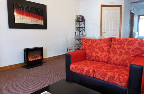 Callan Apartment | Ground Floor Apartment in Heart of Historic Town stone's throw to all amenities