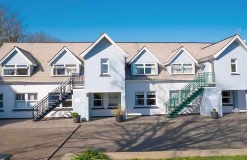 Hougue Moulin Apartment | Ground-Floor Apartment in Quiet Coastal Location (Two-Bedrooms)