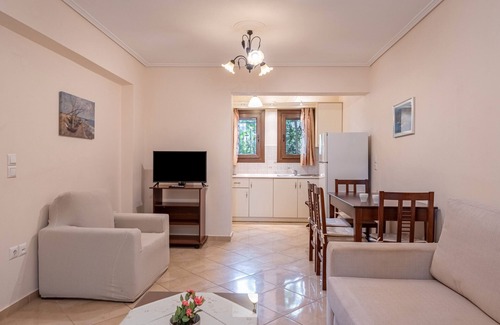 Sivota Apartment | Ground Floor Apartment with Wi-Fi and Air Conditioning