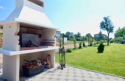 Skatari House | Ground Floor Apartments With Spacious Backyard