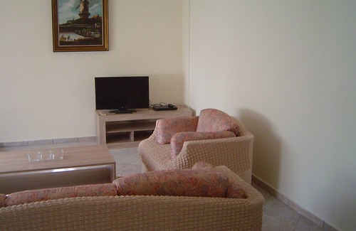 Nea Kerasia Apartment | Ground floor bachelor room safe and cool