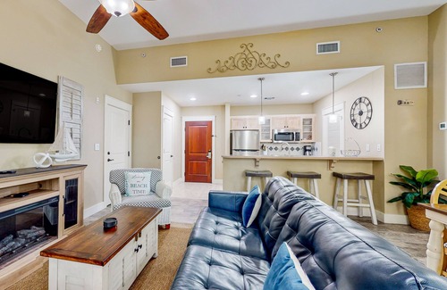 Baytowne Wharf Condo | Ground-floor condo with patio, central AC, shared pool, & tennis
