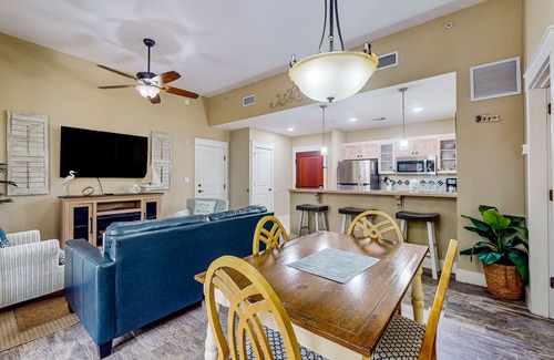 Baytowne Wharf Condo | Ground-floor condo with patio, central AC, shared pool, & tennis