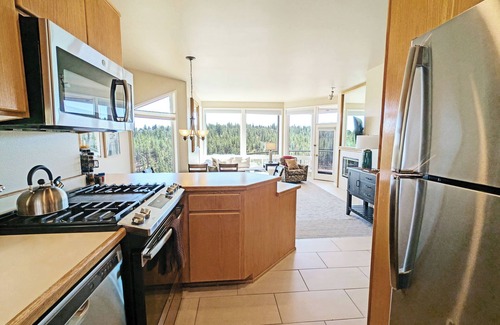 Century West Condo | Ground Floor Condo in Bend, OR 2 Bd, 2 Ba