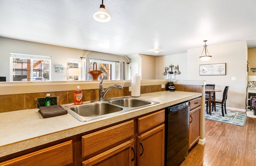 Dunes City Apartment | Ground floor condo with fast WiFi, patio, full kitchen, & private washer/dyer