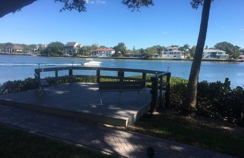 Siesta Key Condo | Ground Floor - Delightful and Totally Divine - Free Netflix, WI-FI, Chromcast