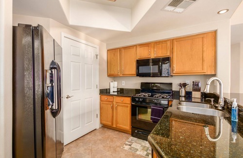 Kaufman And Broad At The Vineyards Condo | Ground Floor.Heated Pool! Hot Tub! Gas grill! 3 miles to Cardinal stad! 2 Kings!
