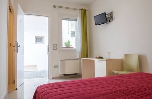 Torre Santa Sabina Bed & Breakfast | Ground Floor Double Room in "Donnosanto Residence"