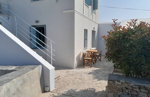 Friligkianika House | GROUND FLOOR MAIRA'S ARCH HOUSE