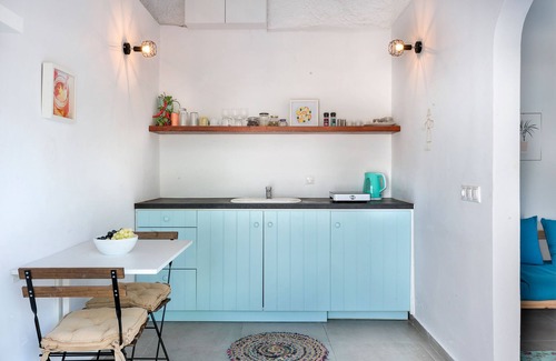 Poros House | Ground floor of renovated townhouse with large veranda