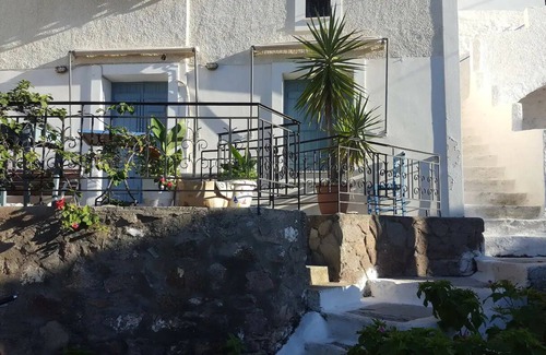 Poros House | Ground floor of renovated townhouse with large veranda