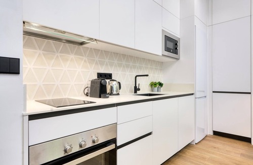 La Buhaira Apartment | Ground-floor one-bedroom pied-à-terre with free parking