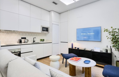 La Buhaira Apartment | Ground-floor one-bedroom pied-à-terre with free parking