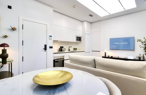 La Buhaira Apartment | Ground-floor one-bedroom pied-à-terre with free parking
