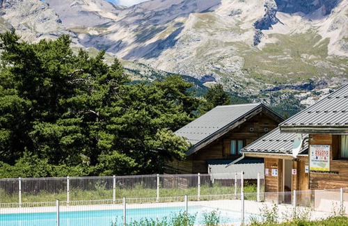 La Joue du Loup Apartment | Ground floor studio with parking, pets allowed