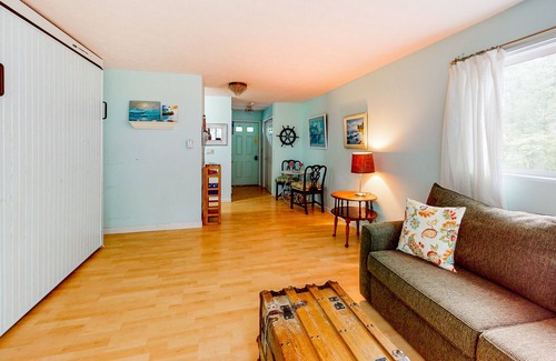 Cape Neddick Apartment | Ground-floor studio with patio & AC - walk to Ogunquit Beach & downtown