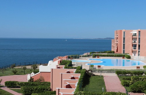 Sete Apartment | Ground Floor Studio with Direct Pool and Sea Access, Private Parking