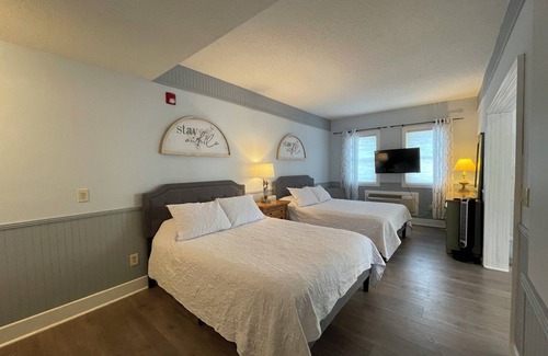 Frankford Bed & Breakfast | Ground floor, Two queen Beds - Room 6 The Inn at Dirickson Creek