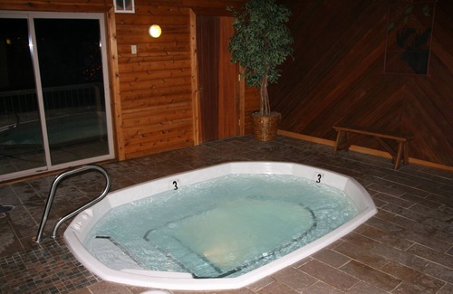 Mountain House Condo | Ground floor unit with less than 5 minutes walk to the lifts - great location!