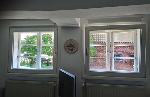 Dollern Apartment | Ground-floor vacation apartment, quiet, lovingly furnished, thatched roof - Ferienwohnung Maaß