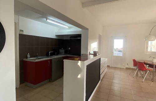 Pietrosella Apartment | Ground-floor villa, 70 m2, 1 min from the beach, sea view, close to shops