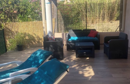 Pietrosella Apartment | Ground-floor villa, 70 m2, 1 min from the beach, sea view, close to shops