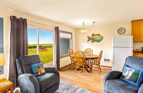 Moclips Condo | Ground Level Condo Right on the Pacific Ocean