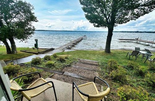Lake City Hotel | Ground Level Lakeview Room with 1 Double bed suite