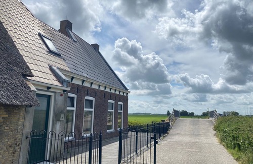 Sint Annaparochie House | Group accommodation in Friesland on Blikvaart