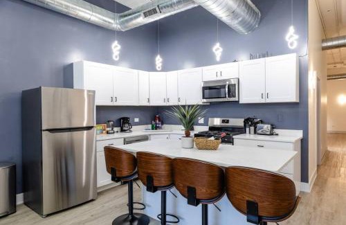 Near South Side Apartment | Group-Friendly 6BR Luxury Suite in Prime South Loop Location with Optional Parking and Gym Access Near McCormick Place, Soldier Field and Grant Park