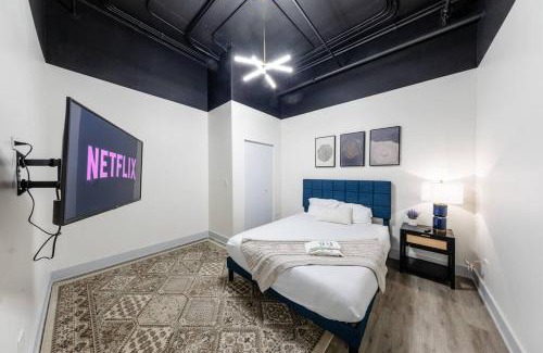 Near South Side Apartment | Group-Friendly 6BR Luxury Suite in Prime South Loop Location with Optional Parking and Gym Access Near McCormick Place, Soldier Field and Grant Park
