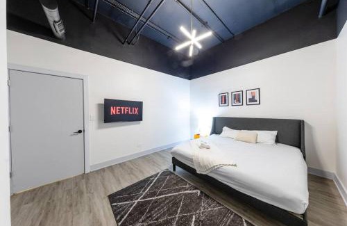 Near South Side Apartment | Group-Friendly 6BR Luxury Suite in Prime South Loop Location with Optional Parking and Gym Access Near McCormick Place, Soldier Field and Grant Park
