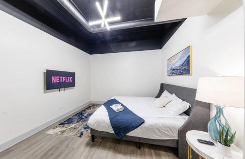 Near South Side Apartment | Group-Friendly 6BR Luxury Suite in Prime South Loop Location with Optional Parking and Gym Access Near McCormick Place, Soldier Field and Grant Park