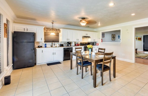 Lacassine House | Group-Friendly Louisana Hideaway: Hunt & Fish!